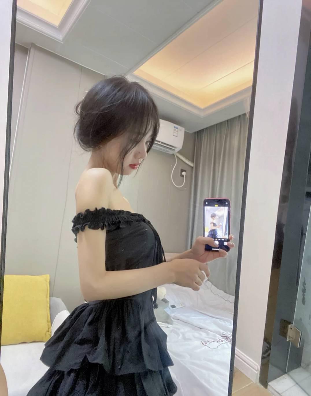 兼职小sao女.身材爆灯屁股很翘，服务走心